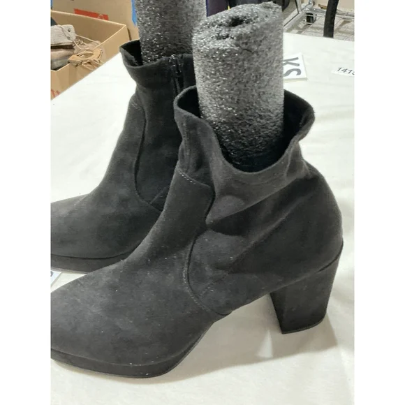 Woman’s Mari A Gitsie Black Stretch Faux Suede Zip Up Platform Boots 9.5m NWOT - Picture 3 of 9